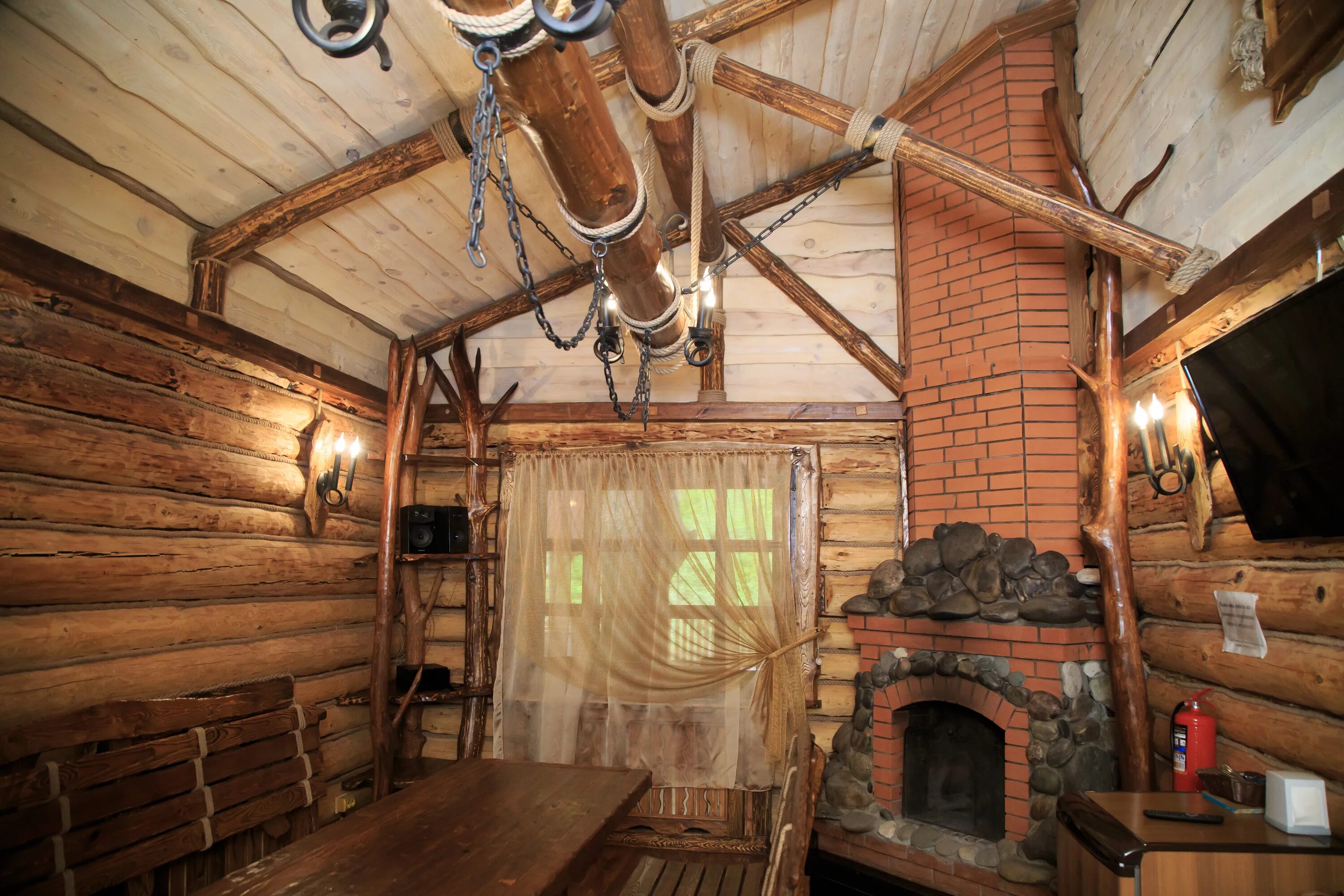 Таёжная заимка лесная сказка белокуриха. Снять охотничий домик. Шале таежные дачи. Охотничий домик из бруса. Турочак домик охотника.