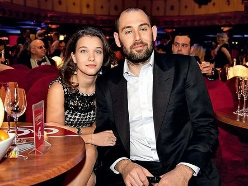 Наталья конотопская и семен слепаков. Карина аванесян слепакова. Карина аванесян слепакова. Слепаков с женой кариной. Семен слепаков и карина аванесян.