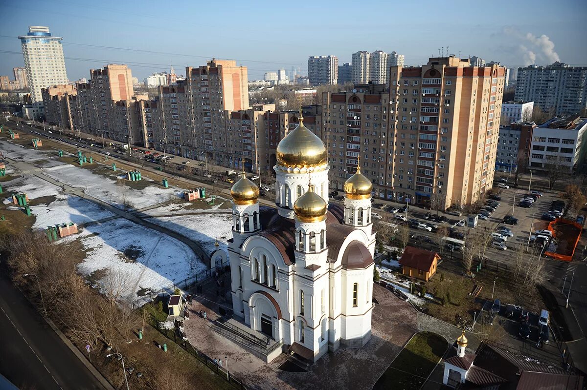 Храм всех святых в Черемушках. Храм всех святых в новых Черемушках Москва. Храм в новых Черемушках на Гарибальди. Храм метро Чертановская.