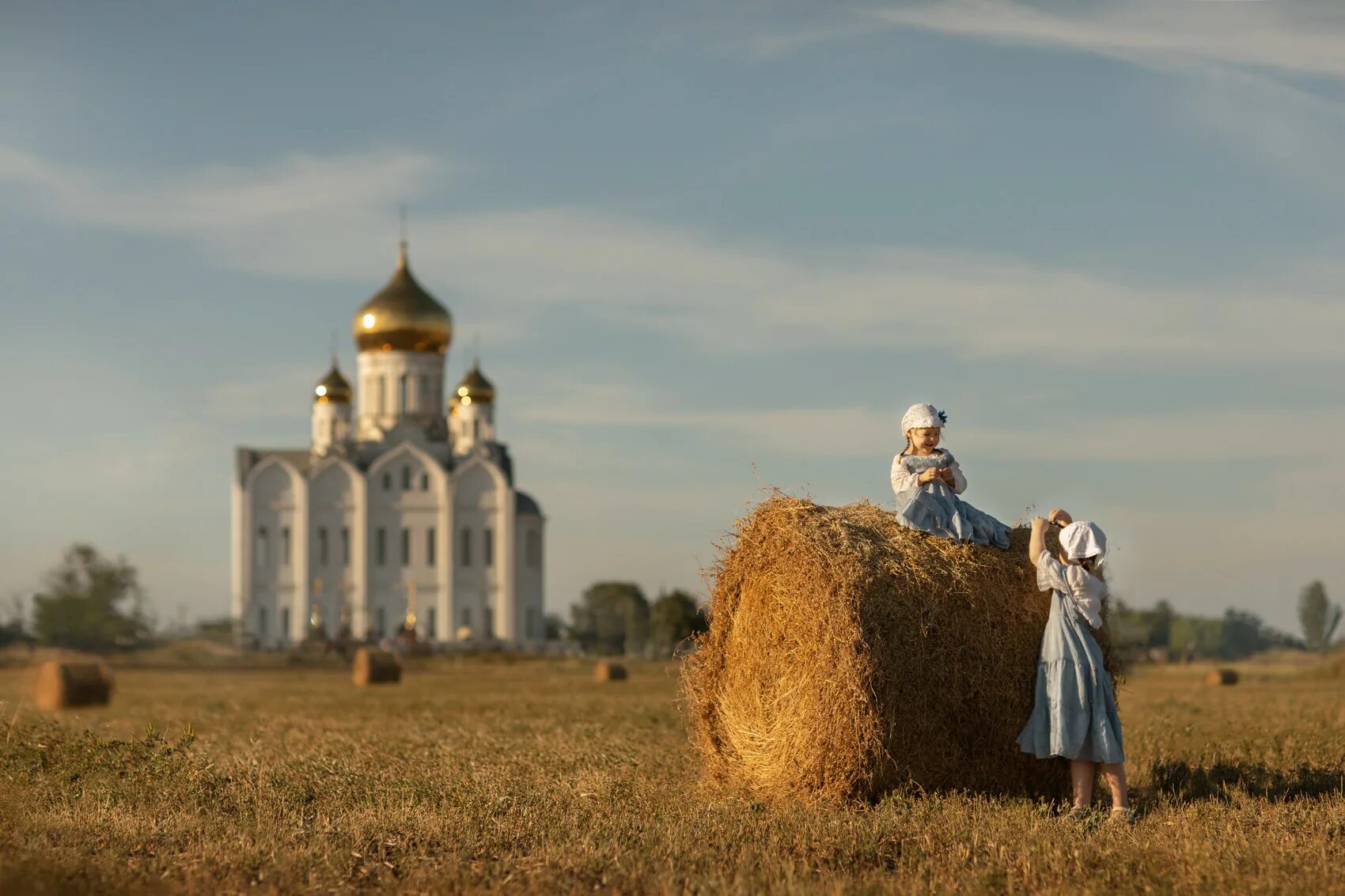 Занозанька для кого святая русь. Церковь в поле. Русь Святая православная. Русская Церковь в поле. Поле пшеницы и Церковь.