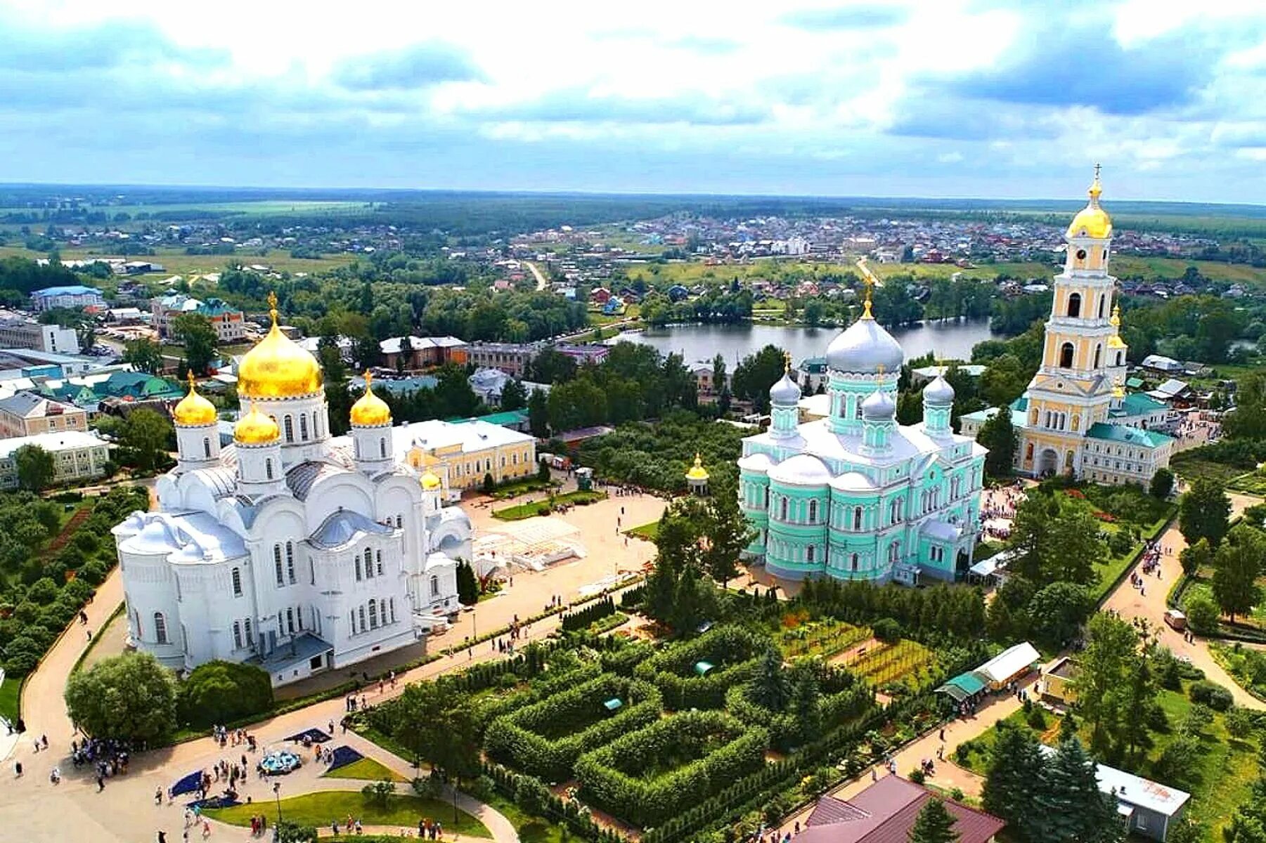 Свято троицкий дивеево. Свято-Троицкий Серафимо-Дивеевский женский монастырь. Дивеево Свято Троицкий Серафимо Дивеевский монастырь. Дивеевский монастырь Нижний Новгород. Троицкий монастырь Дивеево.