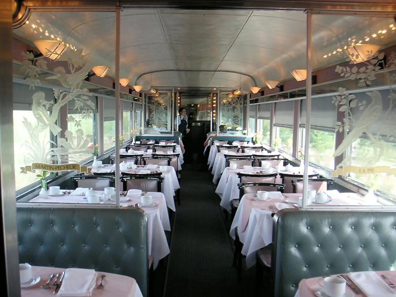 Dining car. Вагон-ресторан в поезде РЖД. Кафе вагон ресторан. Вагон ресторан РЖД. Вагон ресторан РЖД старый.