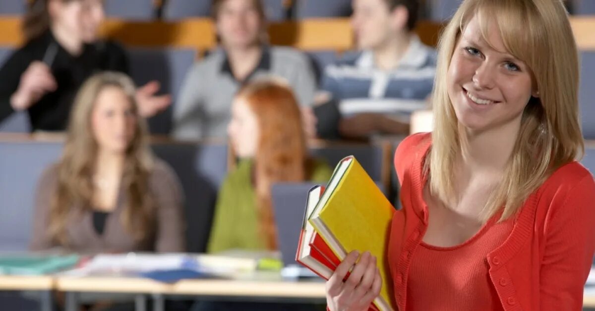 Student blonde. Английские студентки. Британские студентки. Студентки в Англии. Английские студентки фото.