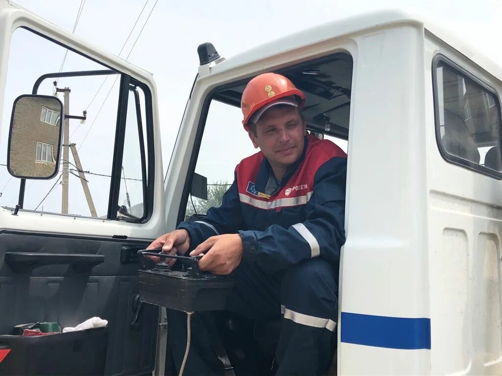 Машинист автовышки (агп). Вышка с люлькой. Водитель вышки. Опрокинулась автовышка. Псс-141.