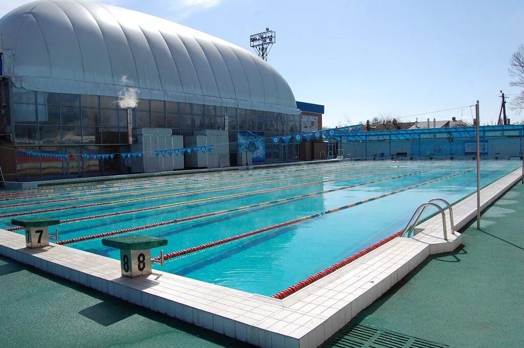 бассейн под открытым небом волгоград. плавательный бассейн искра в волгограде. парк цпкио волгоград бассейн 2022. бассейн искра волгоград малышок. открытый бассейн искра в волгограде.