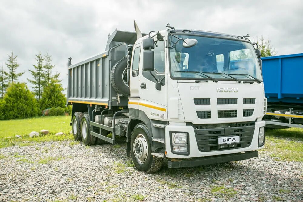 Грузовики купить амурская. Самосвал Isuzu Giga 6x4. Самосвал Исузу 3340. Тягач Isuzu Giga 6 x 4. Исузу самосвал 2021.