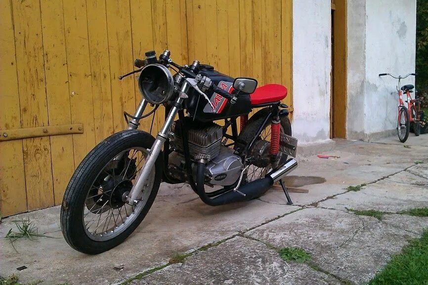 Мотоцикл ява 638 задранная. Мотоцикл ява тюнинг. Резонатор ява 634. Обвес на яву 638. Переделка явы 12 под спорт.