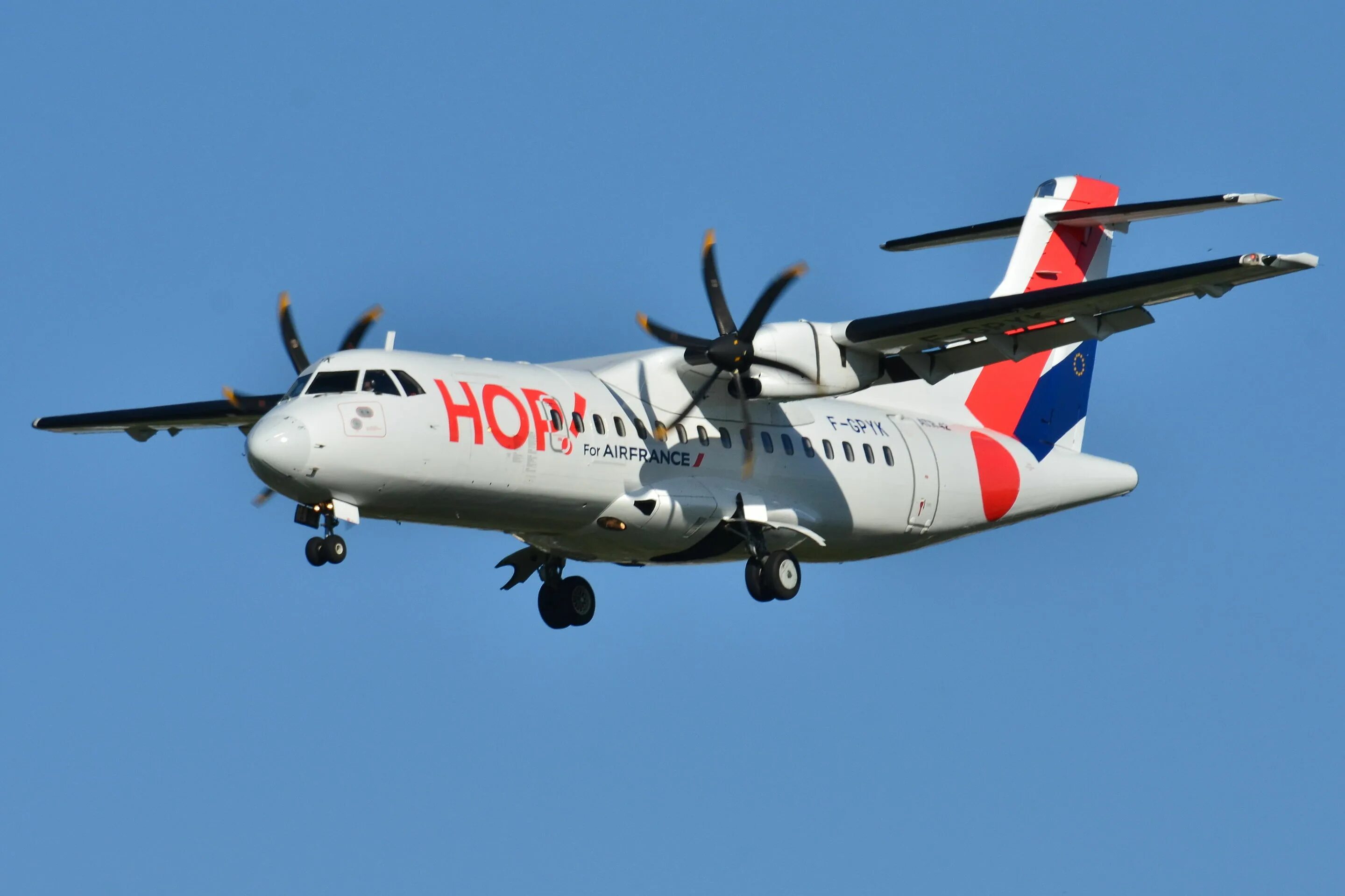 Атр 42. ATR 42 самолет. АТР-42-500 самолет. ATR 42 / ATR 72. ATR ATR 42‑500.