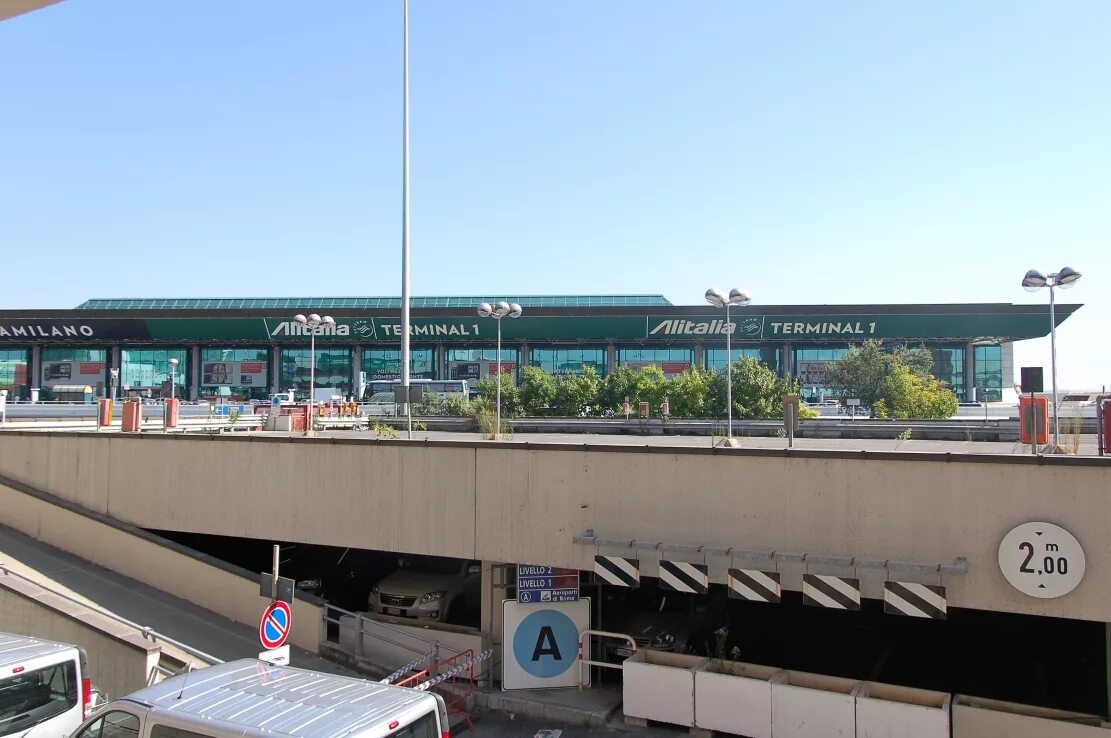 Аэропорт фьюмичино италия. Международный аэропорт рим-фильминчо. Аэропорт рим леонардо. Rome fiumicino. Аэропорт леонардо да винчи рим.