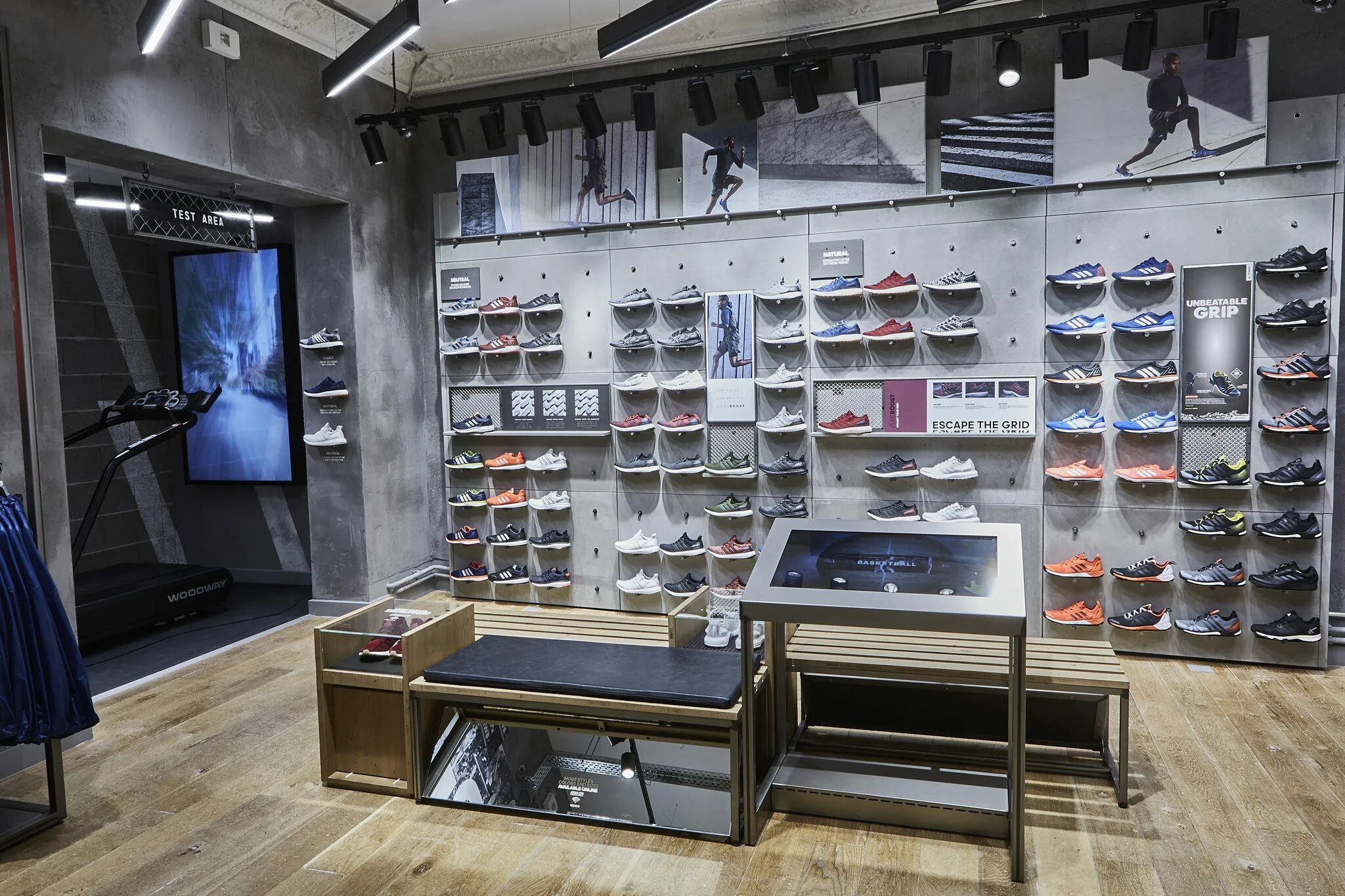 Running store. Adidas store. adidas shop. adidas магазин внутри. адидас внутри.