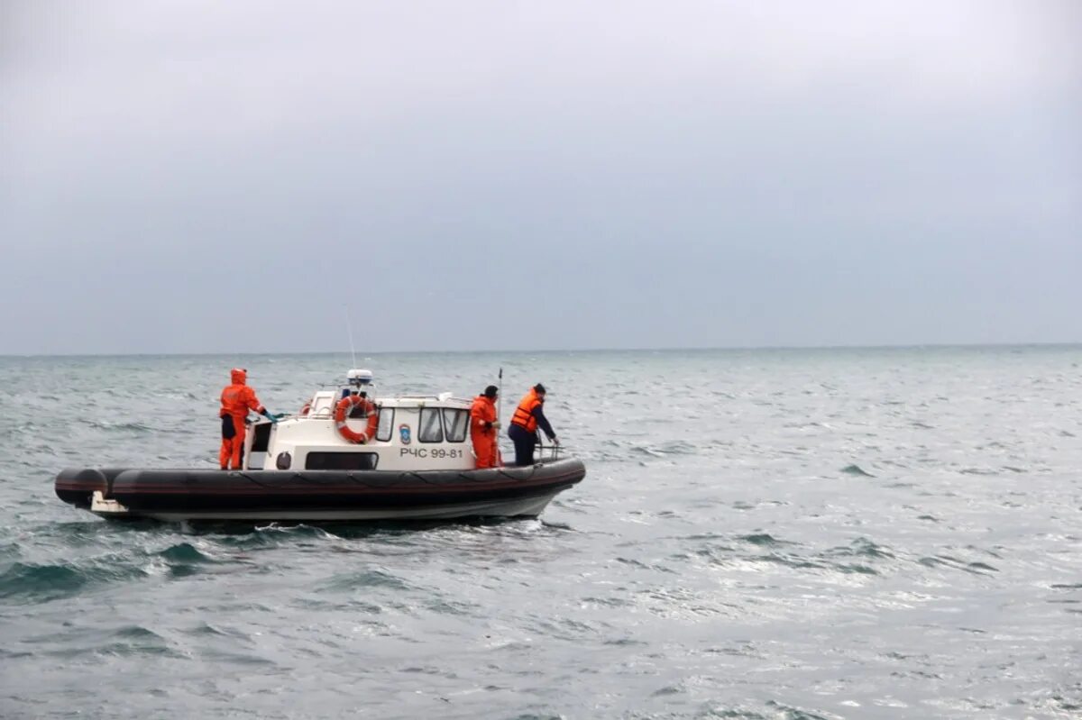 Судно на белом море 5. Судно фаворит белое море крушение. катер фаворит геленджик. катер фаворит белое море. кораблекрушение в баренцевом море.