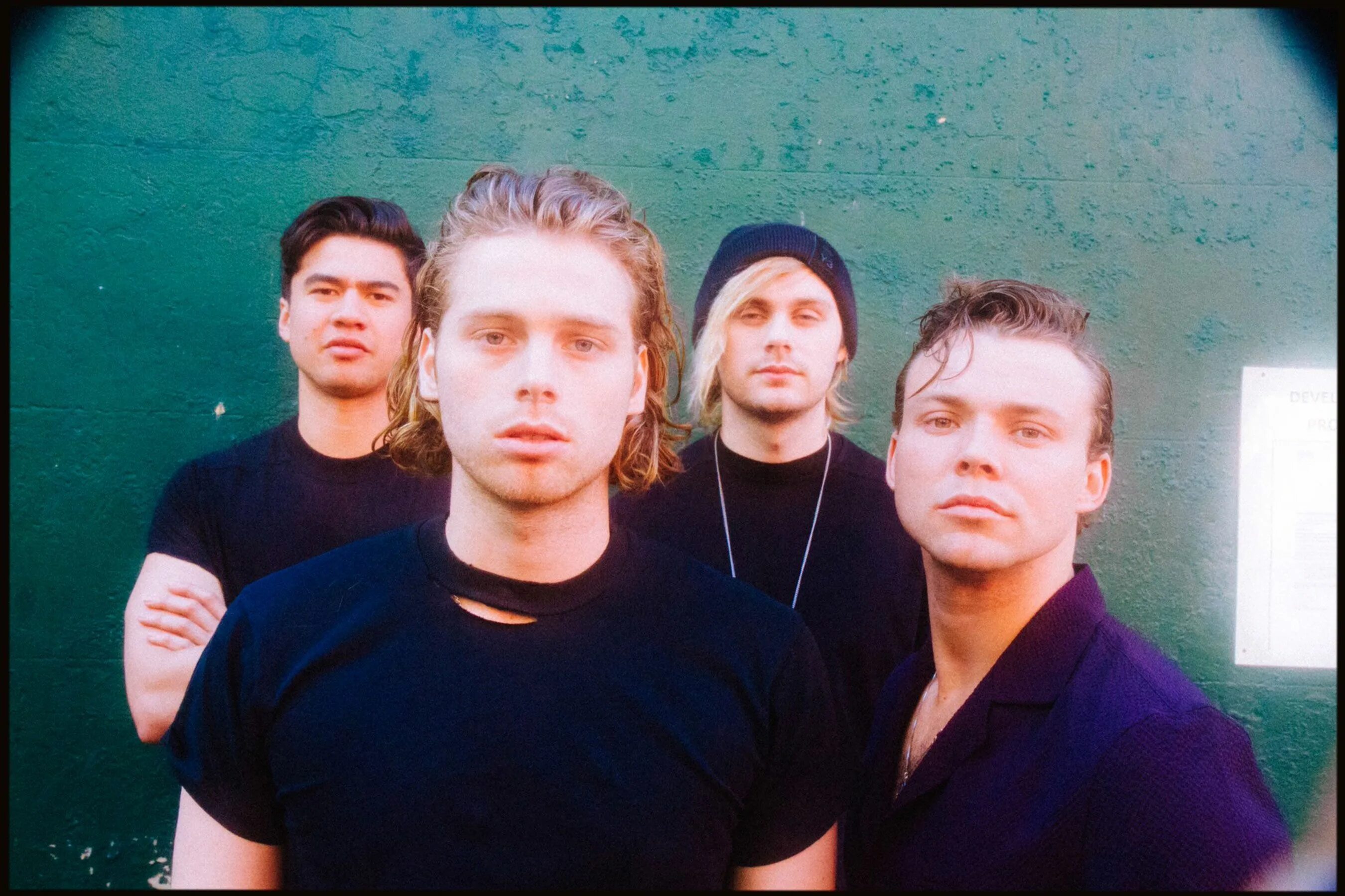 0 seconds of 0 seconds. Группа 5 seconds of summer 2025. 5 seconds of summer солист 2025. youngblood 5 seconds. 5sos albums.