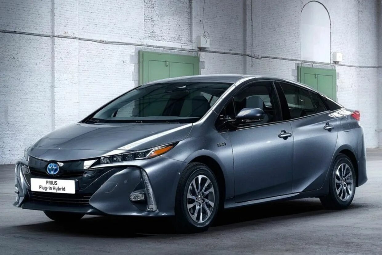 Тойота Prius 2021. Тойота Приус гибрид 2020. Toyota Prius Hybrid 2021.