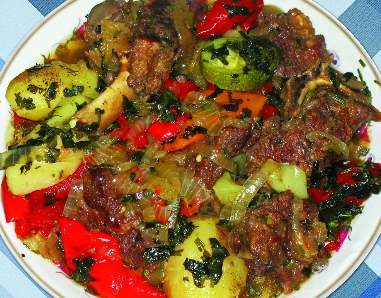 Армянское блюдо из говядины. Армянская кухня хашлама. азербайджанское блюдо хашлама. грузинская буглама. хашлама блюдо восточное.