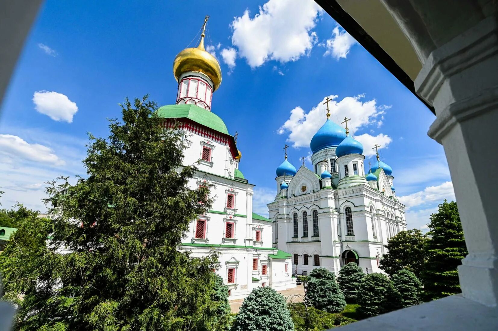 Московская епархия русской православной. Патриаршее подворье храмов Николо-Перервинского монастыря. Николо-Перервинский мужской монастырь в Москве. Монастырь в Перерве в Москве. Николо Перервинский монастырь надвратная Церковь.