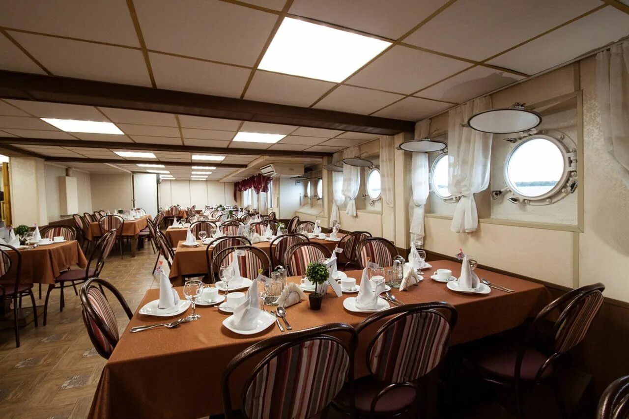 Круиз теплоход гоголь. Теплоход нв гоголь пермь. Теплоход гоголь пермь. Теплоход н в гоголь. Гоголь пермь.