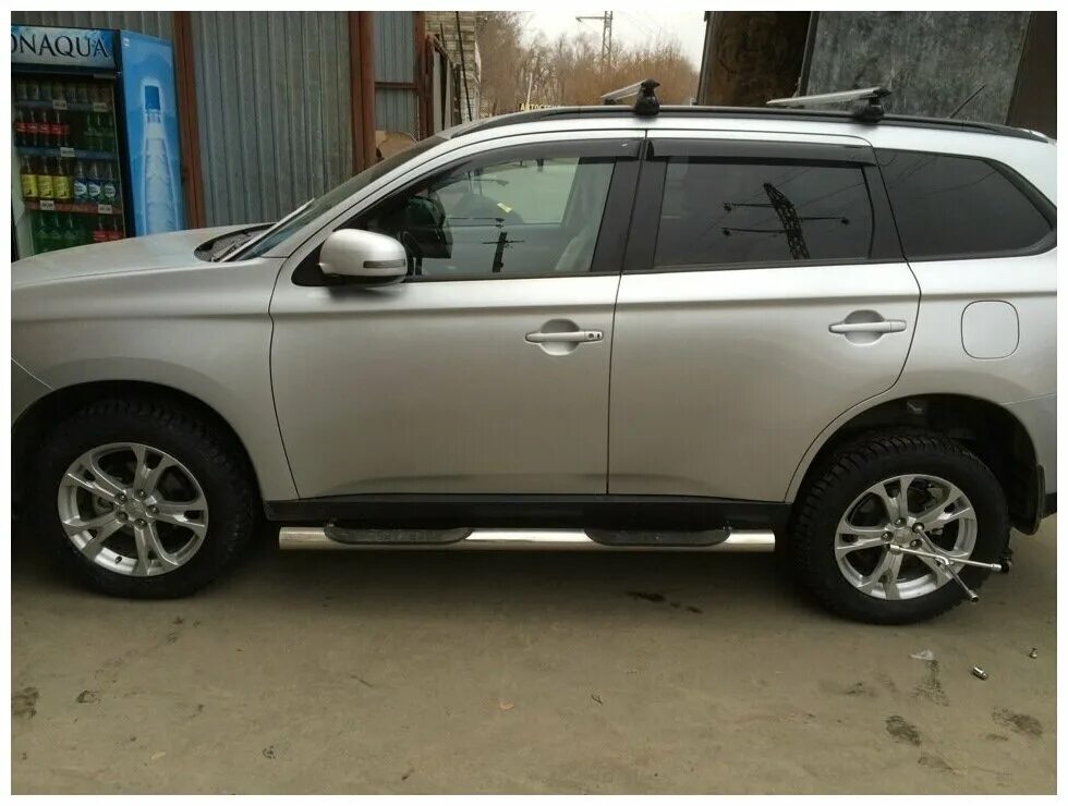 дефлекторы окон на mitsubishi outlander xl с хромом. дефлекторы на окна митсубиси аутлендер 3. дефлекторы окон для мицубиси аутлендер 3. дефлекторы на окна митсубиси аутлендер 3. дефлекторы окон mitsubishi outlander xl 2007-2012.
