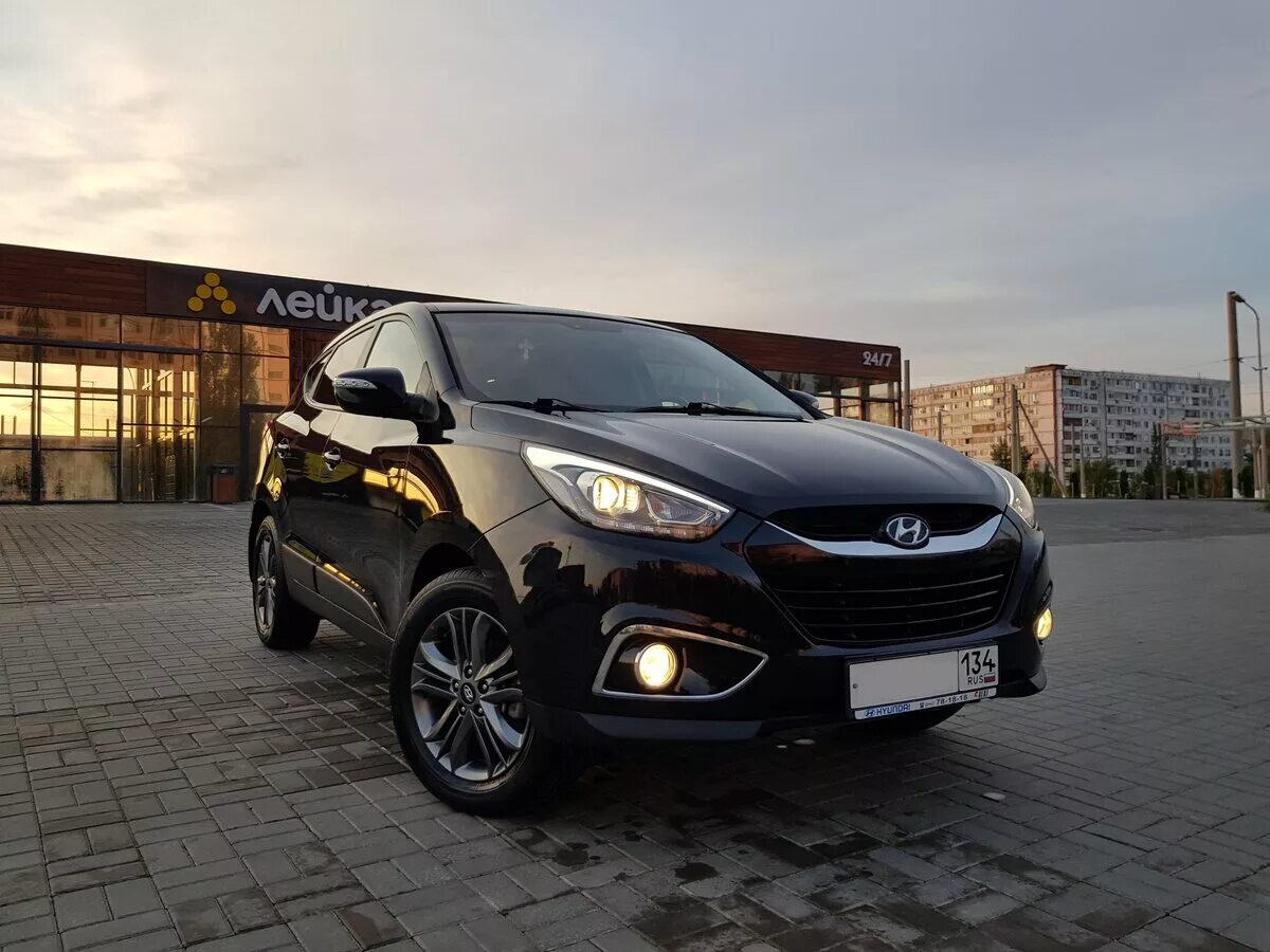 Hyundai ix35 2014 черный. Хендай ix35 черный. Hyundai ix35 2014 Рестайлинг. Хендай ix35 2015 черный.