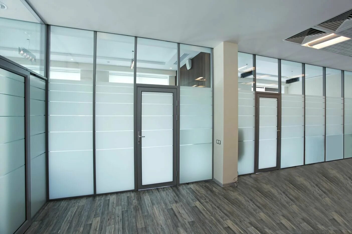 Window group. Алюминиевая дверь татпроф 45. Подъемно-сдвижная alutech sl 160. Окна is групп ярославль. Дверь алюминиевая сиал кп 45.