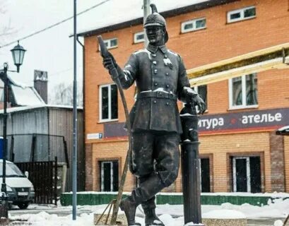 Памятник пожарным спасающим жизни
