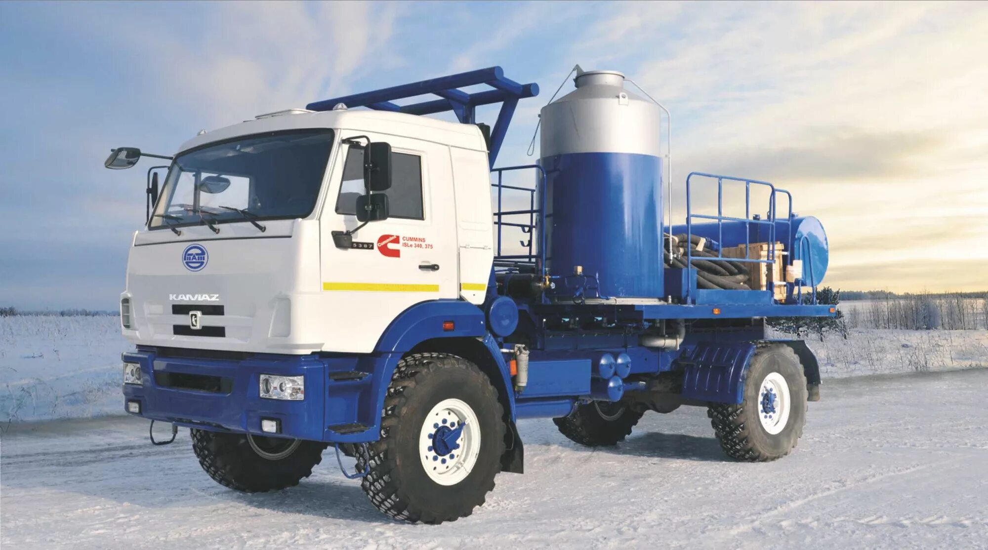 Добыча нефти нефти. Транспорт нефтяников. Транспорт нефтяников. Спецтехника нефтяников. Урал 6370 топливозаправщик.