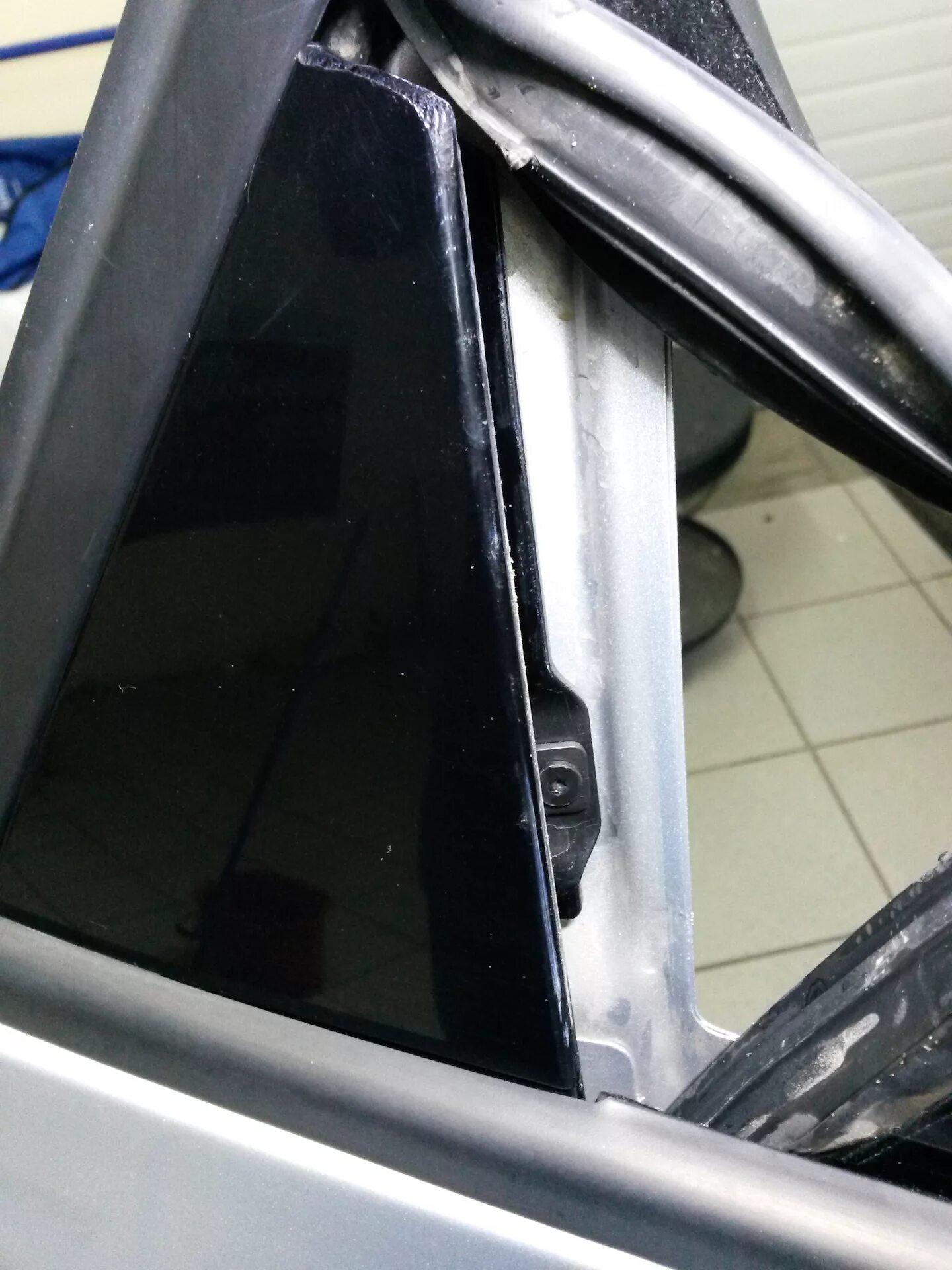 Снятие обшивки потолка Polo (sedan) часть1 - Volkswagen Polo Sedan, 1,6 л, 2012 
