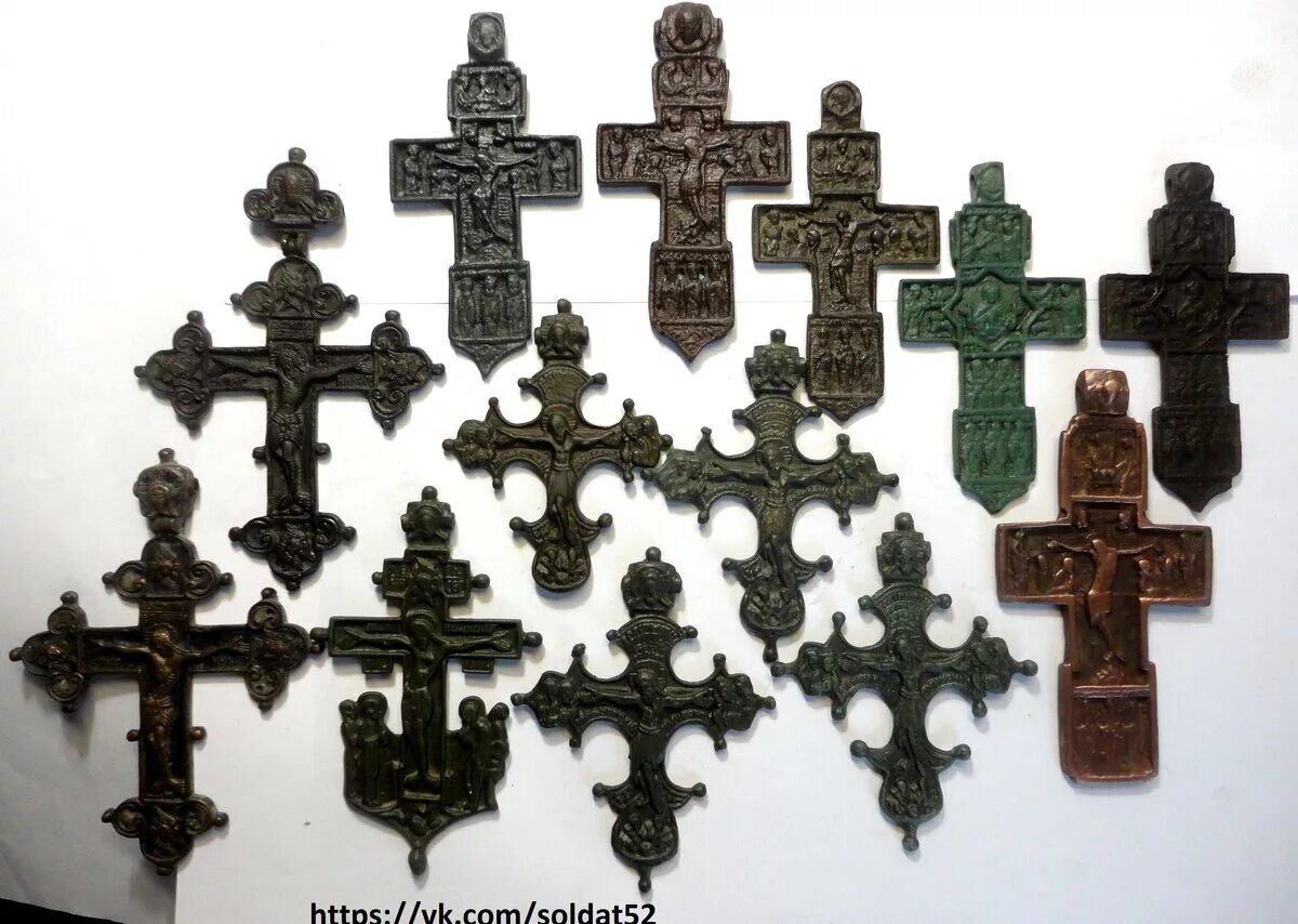 Кельявидный крест 16 век. Крест 16. Крест 16. Крест нательный 16 век оранта. Килевидный крест 15-16 век.