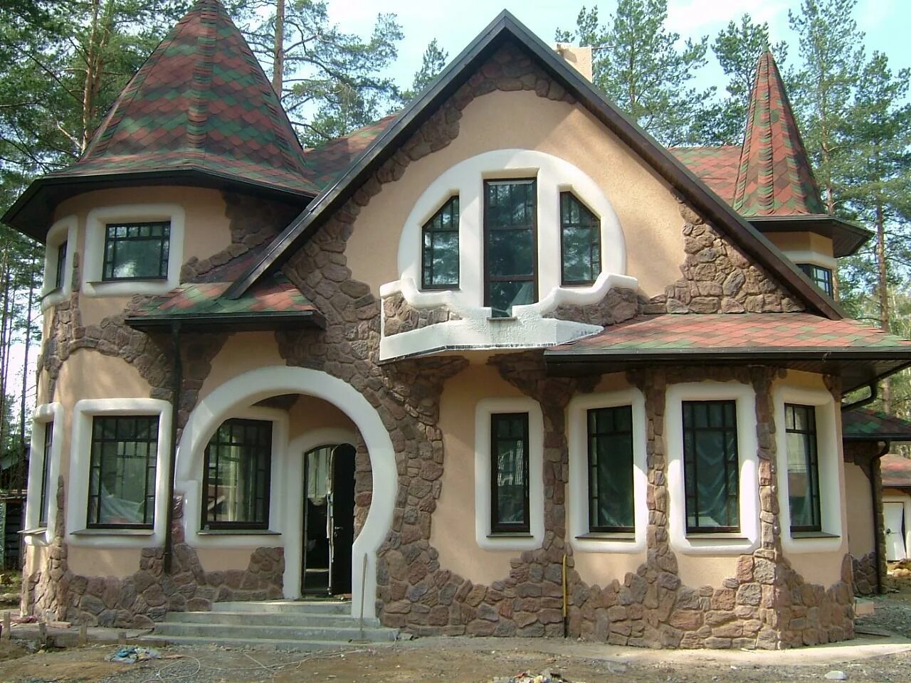 Облицовка зданий камнем. Фасад дома. декоративная облицовка фасадов. отделка фасада камнем. каменные фасады домов.