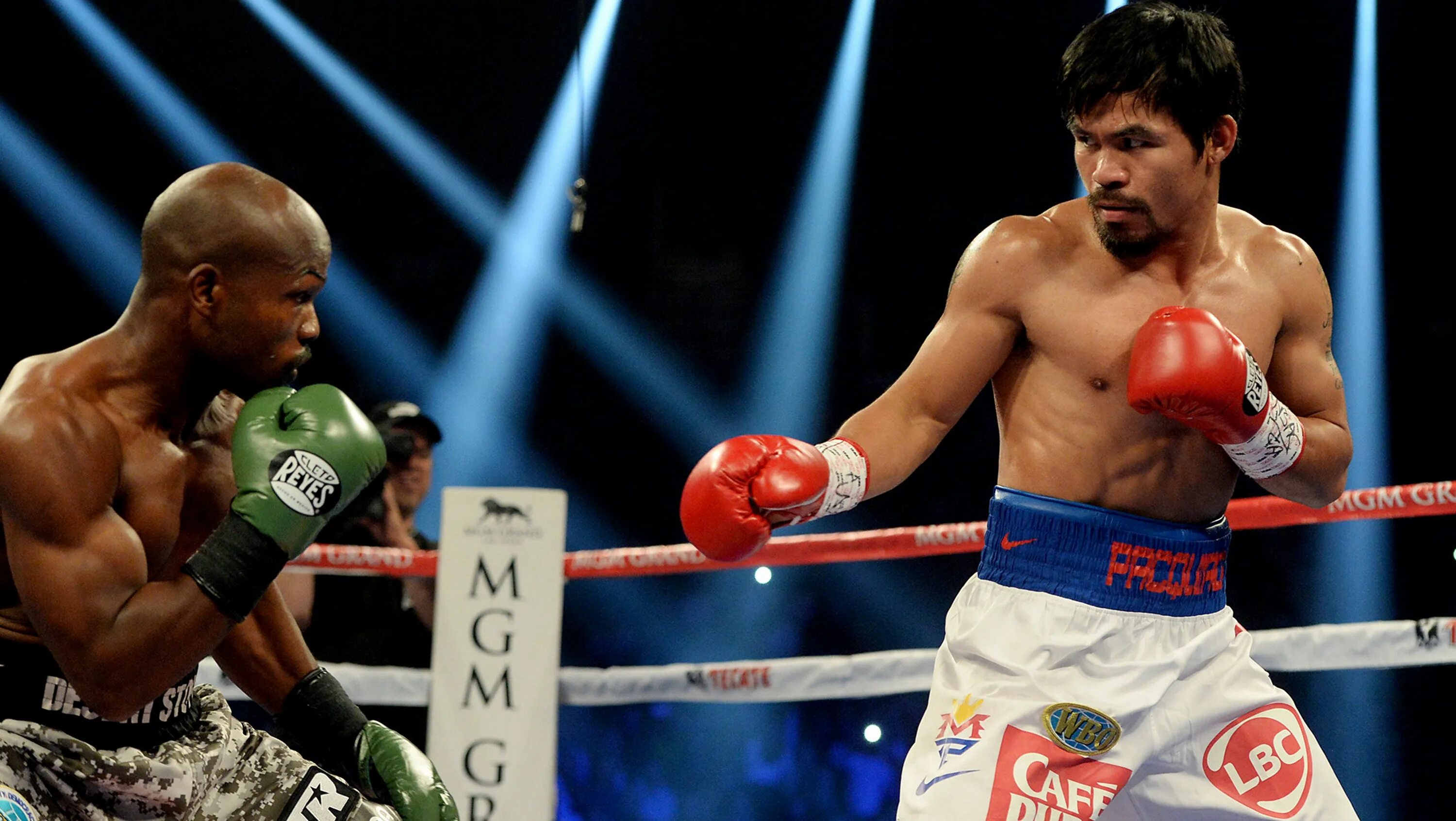 Матч мэнни. Мейвезер пакьяо бой. 2 2 бой пакьяо. Мэнни пакьяо угас. Пакьяо мэнни бобби.