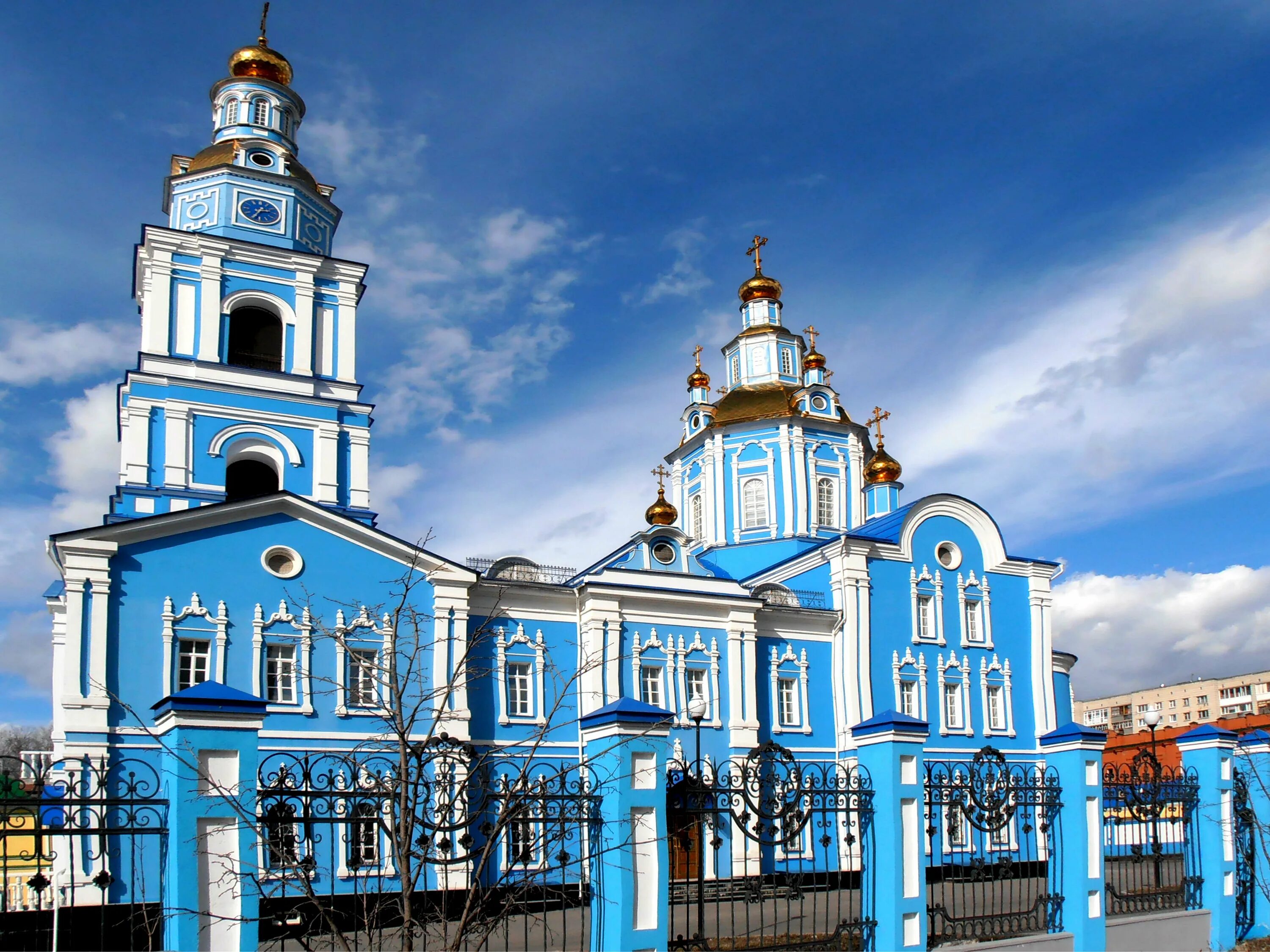 Храм ульяновск авиастроителей новый. Спасо-вознесенский кафедральный собор стройка. Телефоны храмов ульяновск. Телефоны храмов ульяновск. Духовская церковь ульяновск.