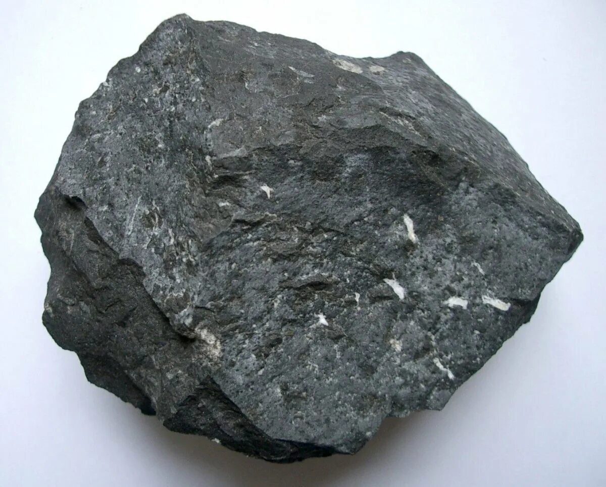 Базальт метаморфическая порода. Базальт минерал. Базальт магматическая порода. Вулканический базальт камень. Базальт эффузивная порода.