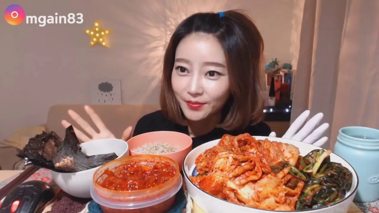 Мукбанг корея новые. МУКБАНГ Корея. MUKBANG ASMR Корея. ASMR MUKBANG корейцы.