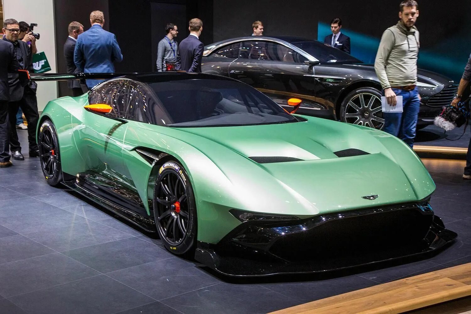 машина aston martin vulcan. машина aston martin vulcan. машина вулкан. Aston martin vulcan 2015. машина вулкан.