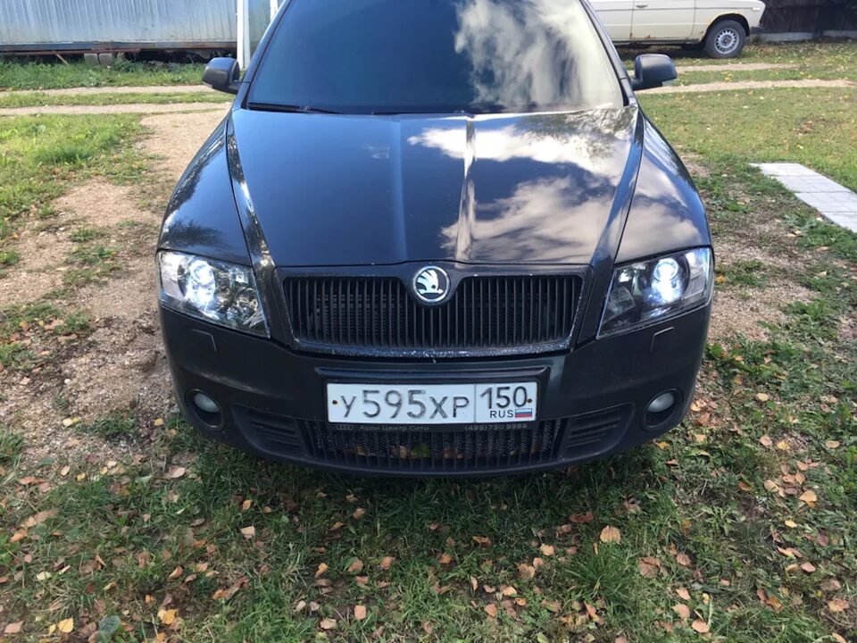 Skoda Octavia a5 черные фары. Шкода а5 2006.