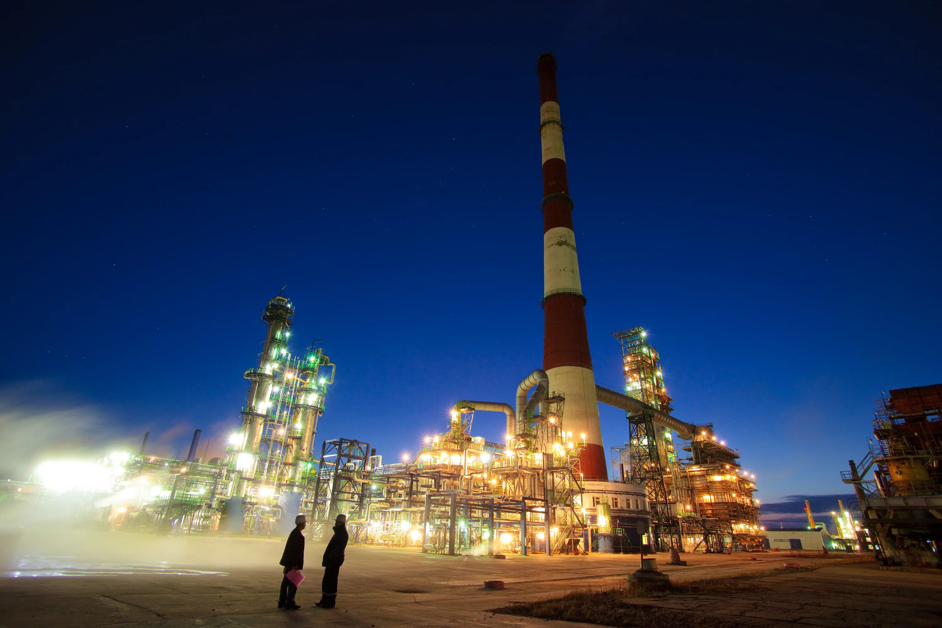 Нефтеперерабатывающий завод расположен в городе. Онпз омский нефтеперерабатывающий завод. нефтепереработка омск. омский нефтеперерабатывающий завод фото.