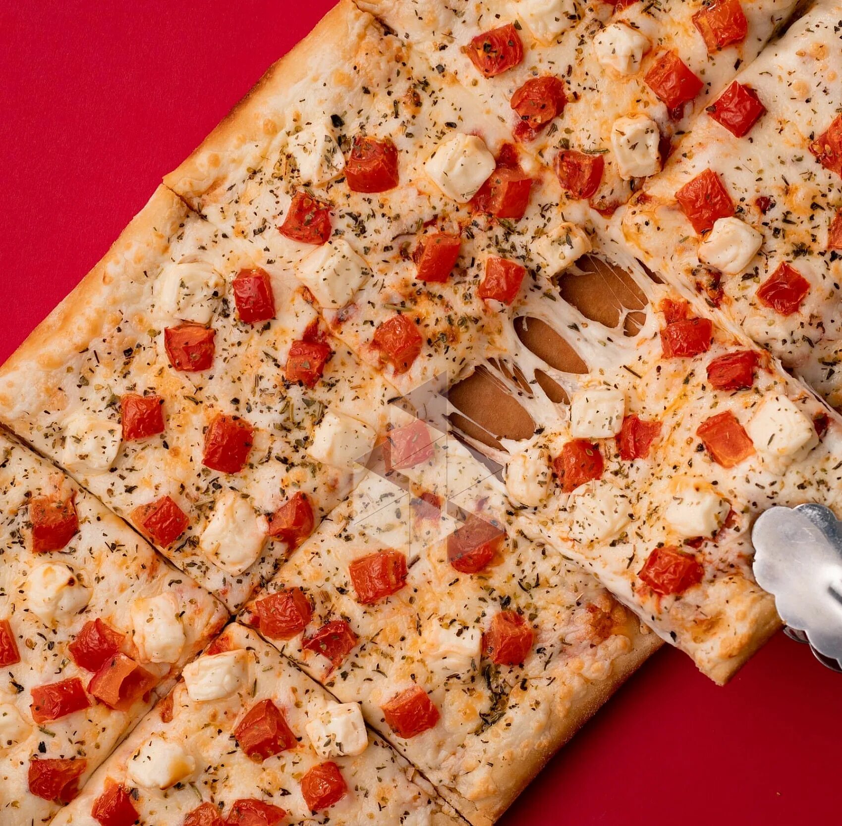 Пицца большие куски. Пицца Биг бенни метровая пицца. Додо пицца Рязанский проспект. Римская пицца Серджио. Пицца прямоугольная.