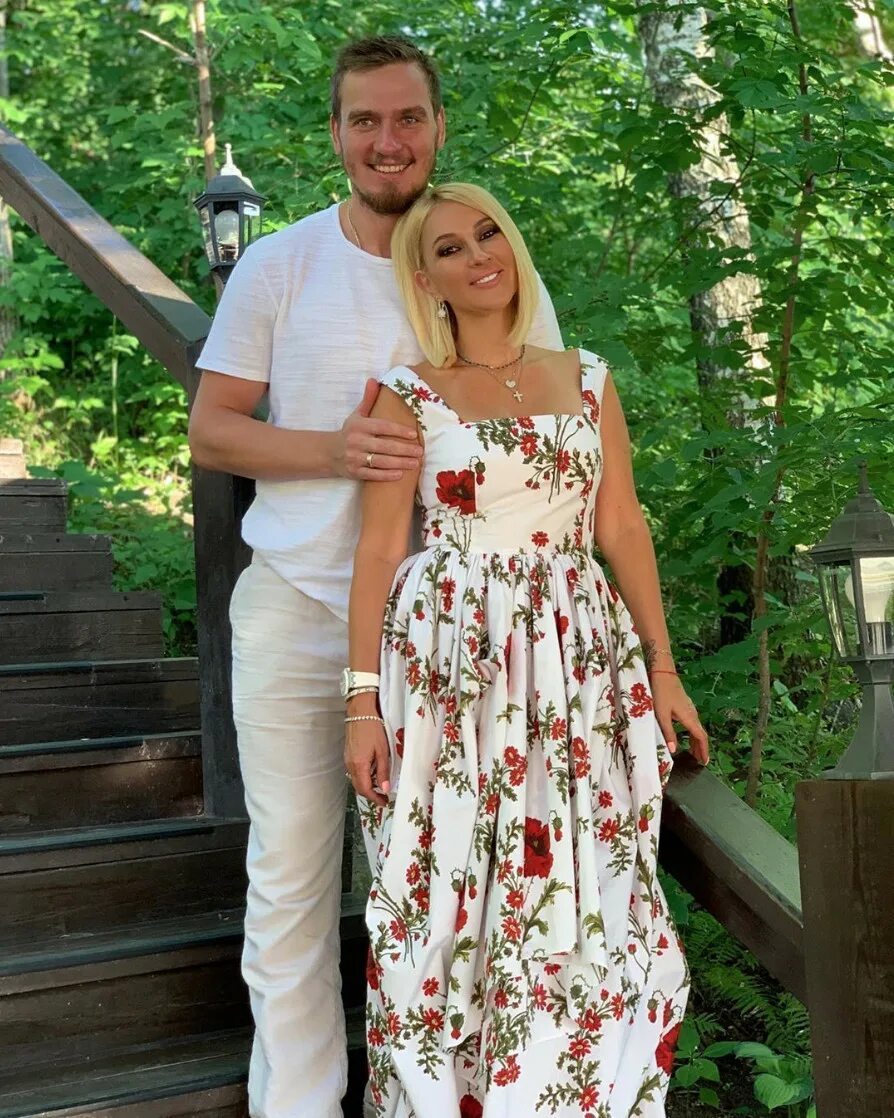 Сколько детей у леры кудрявцевой на самом. Лера кудрявцева семья дети. Лера кудрявцева дети возраст. Кудрявцева с дочкой 2020. Жан ленюк и лера кудрявцева.