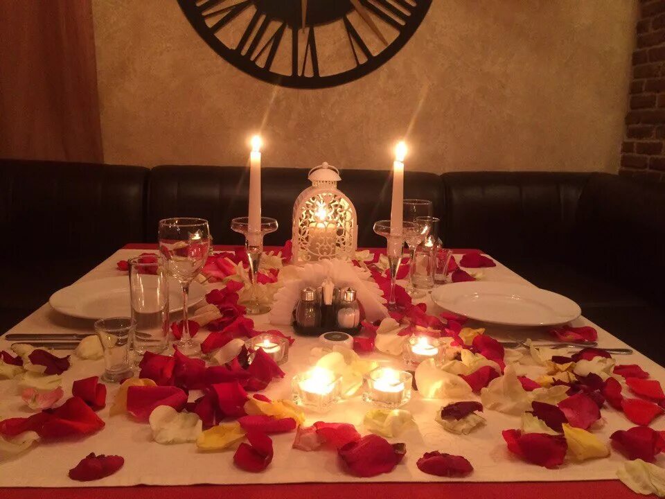 Можно романтика. Стол для романтического вечера. Романтические стол для любимого. Устроить романтический вечер. Романтический ужин для любимого.