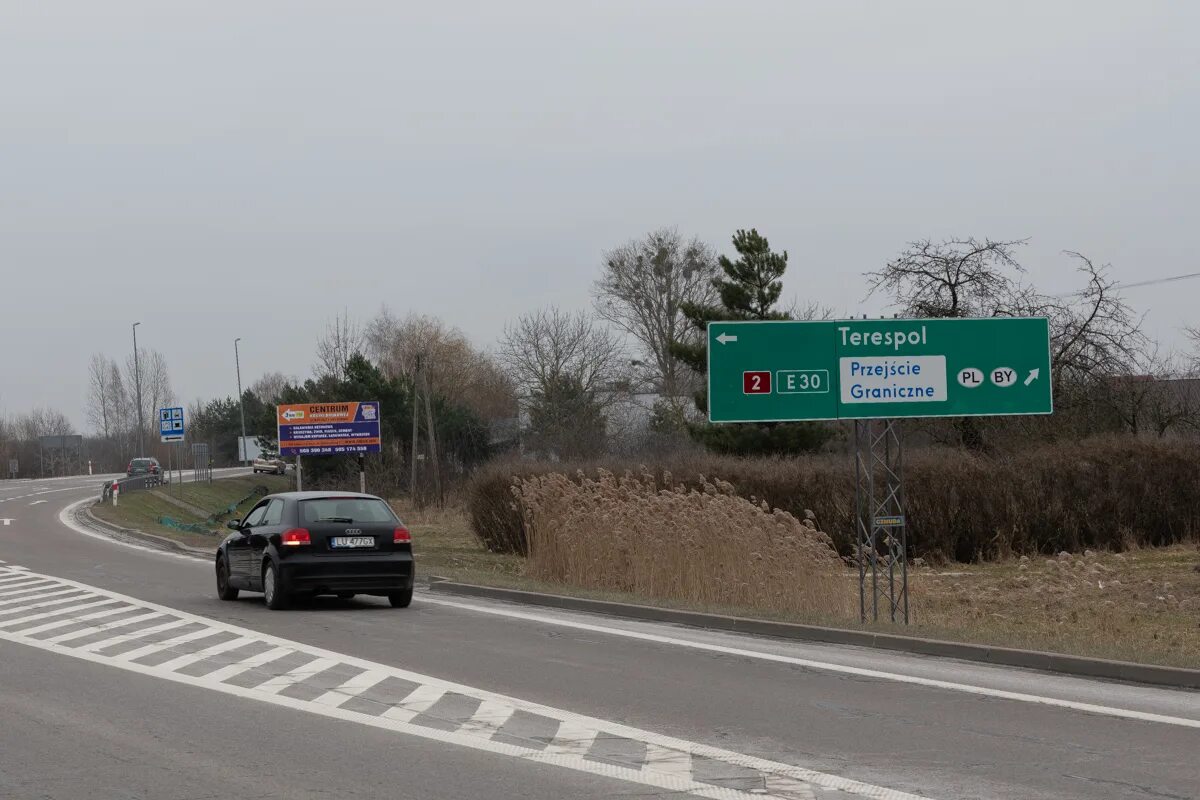 Очередь на границе с польшей тересполь. Terespol погранпереход. Погранпереход Брест Тересполь. Тересполь Польша. Погранпереход Брест Тересполь мост.