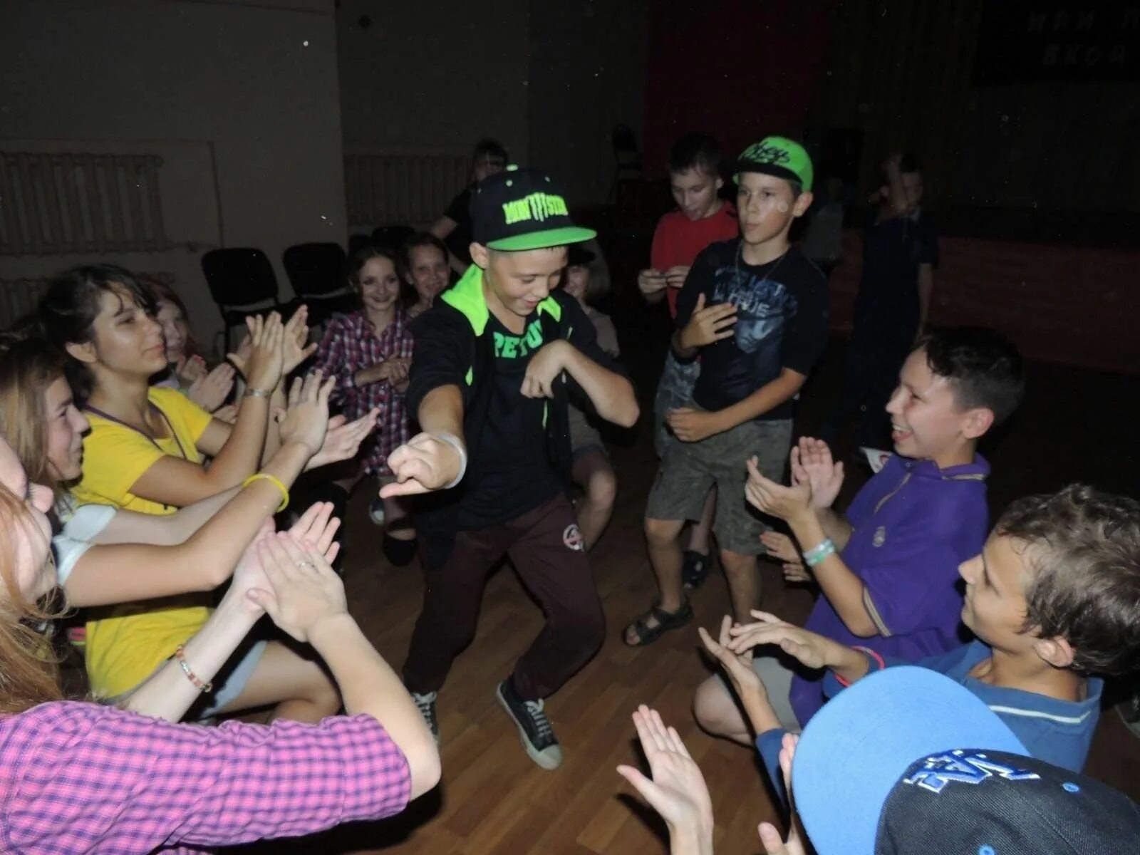 Детская дискотека. Танцевально развлекательная программа. Тематические вечеринки для подростков. Вечер отдыха для молодежи с играми. Дискотека.