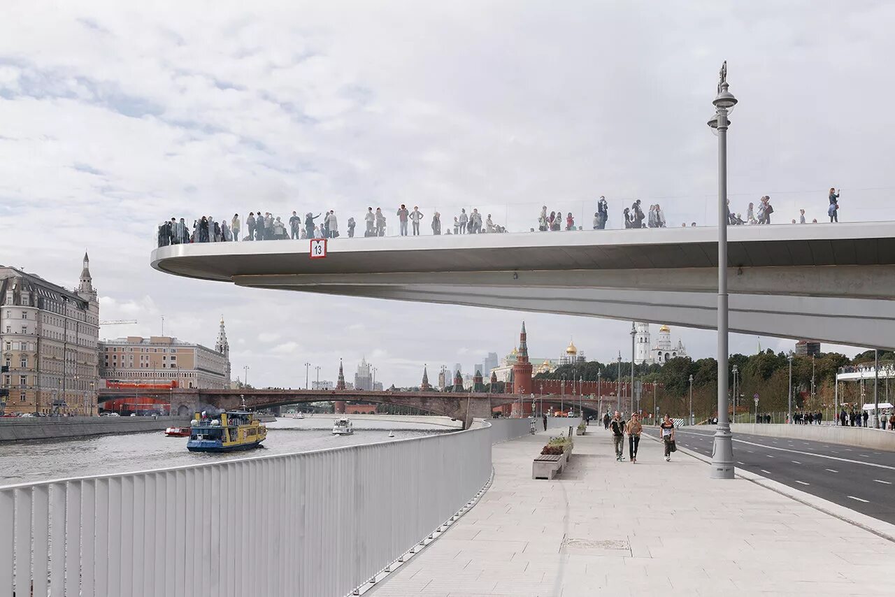 Зарядье ул варварка 6 стр 3. Парк зарядье мост. парк зарядье парящий мост. парк зарядье смотровая площадка. кремль парк зарядье.