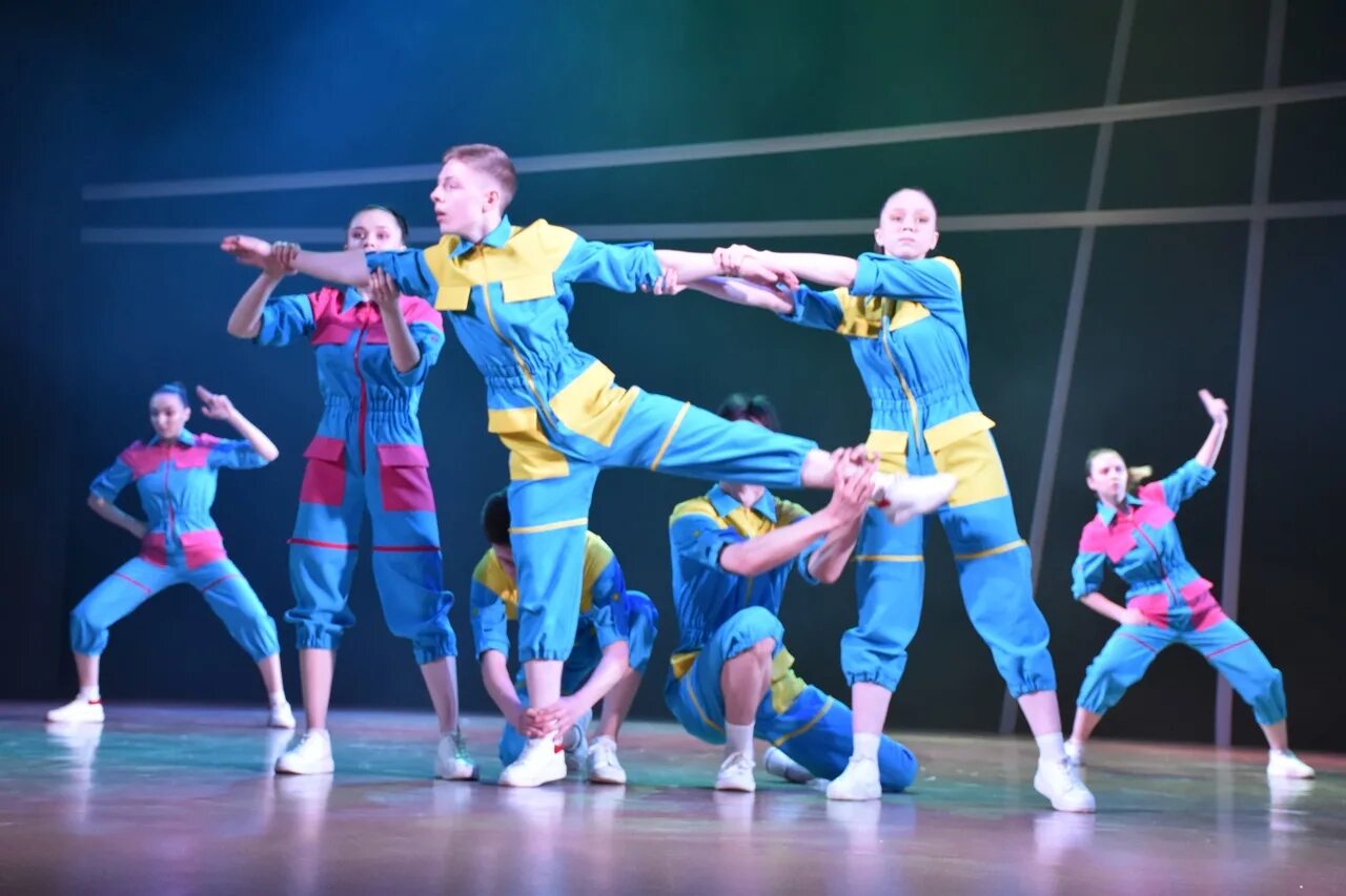 Танцы 10 москва. Pm школа танцев. Танцы 10 москва. Школа современного танца москва "станция". Танцы 10 москва.