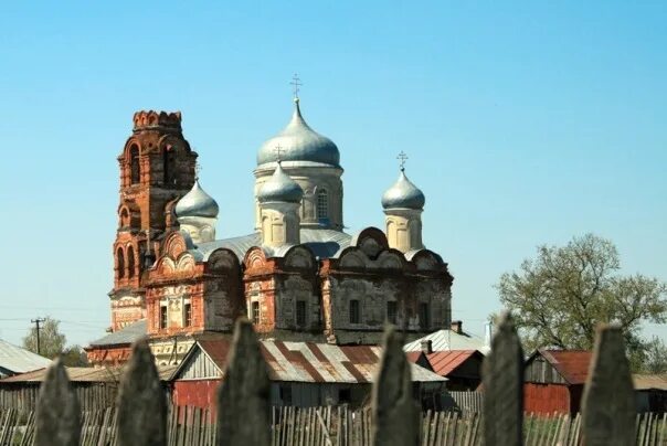 Средний карачан грибановский погода. Карачан воронежская область храм. Село верхний карачан воронежская область. Храм архангела михаила средний карачан. Храм в среднем карачане.