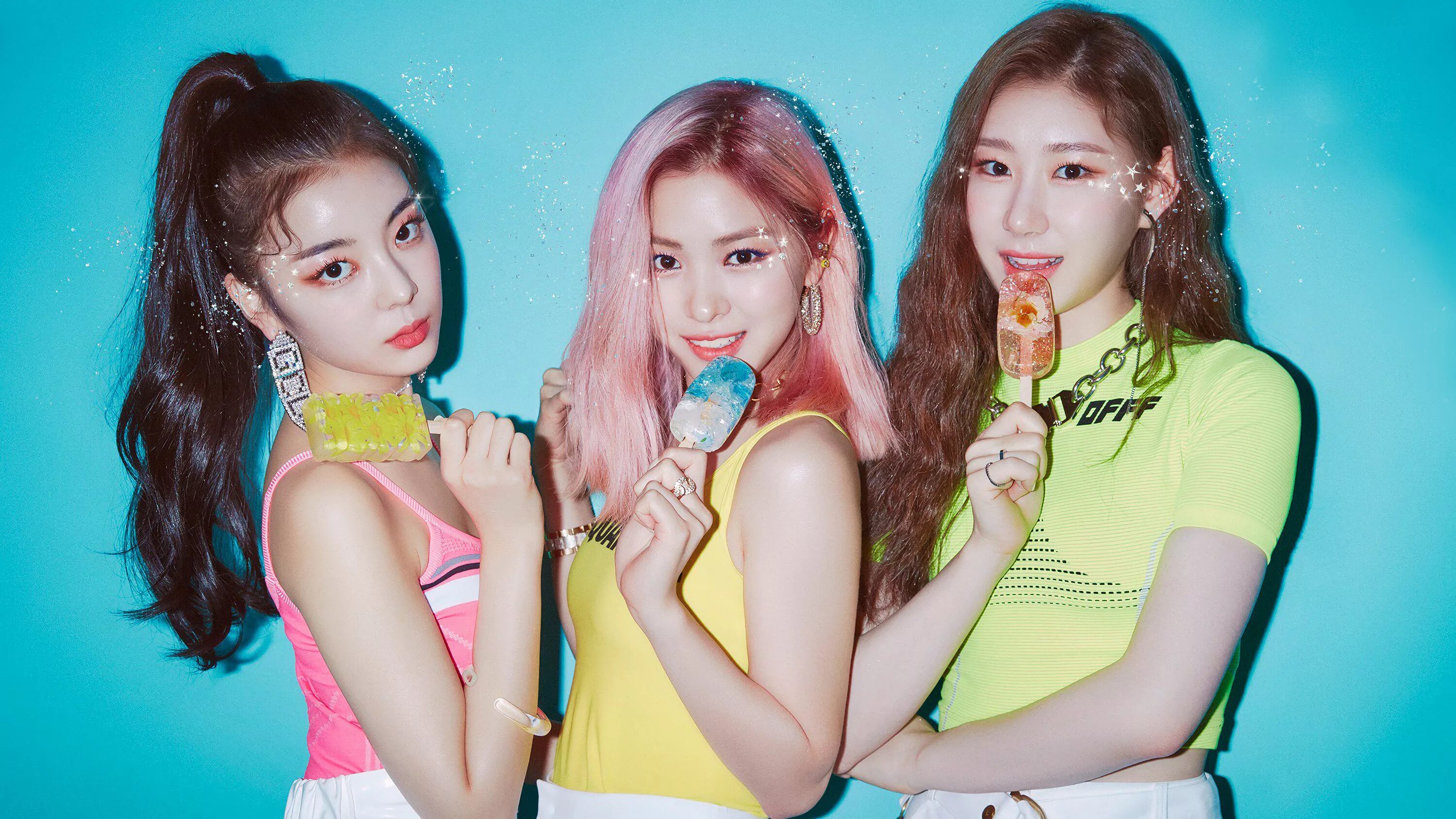 Itzy лиа и рюджин. Торты на день рождения с группой бтс. Участницы группы itzy юна. Itzy ryujin and yuna. Cake itzy.