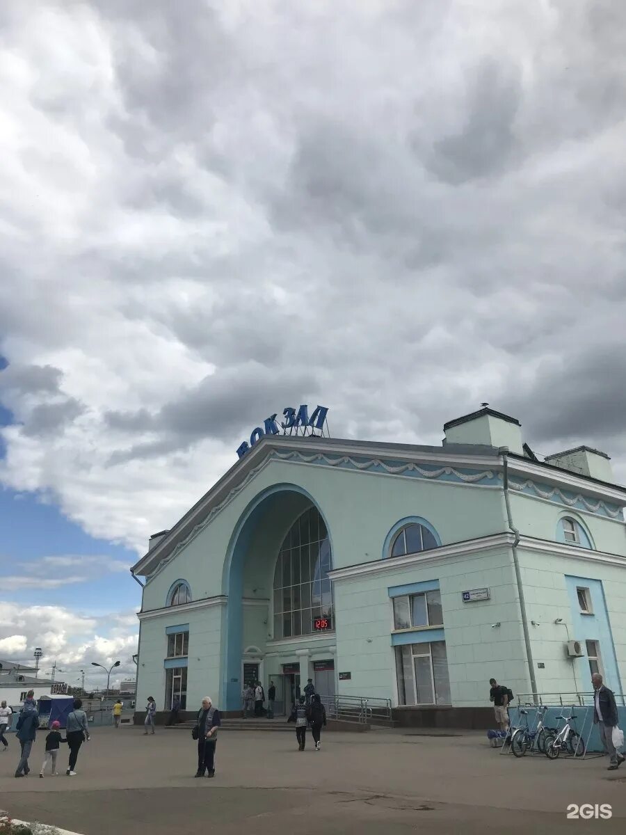Вокзал киров зимой. Киров пасс вокзал. Вокзал киров 2. Станция киров пасс вокзал. Киров жд вокзал номер телефона.