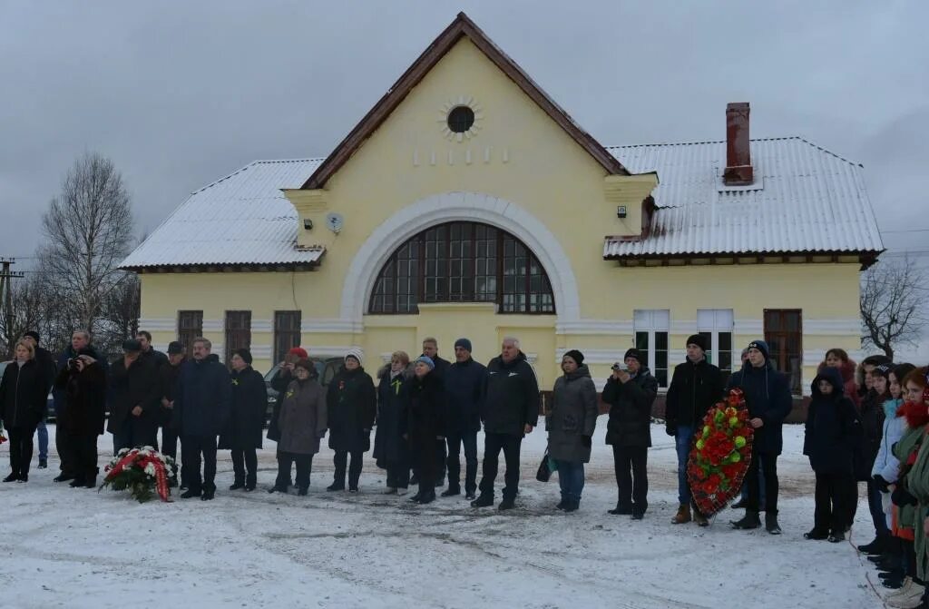 Село Лычково Новгородской области. Станция Лычково Новгородской области. Лычково Новгородская область Демянский район. Лычково памятник погибшим детям. Лычково новгородская область демянский