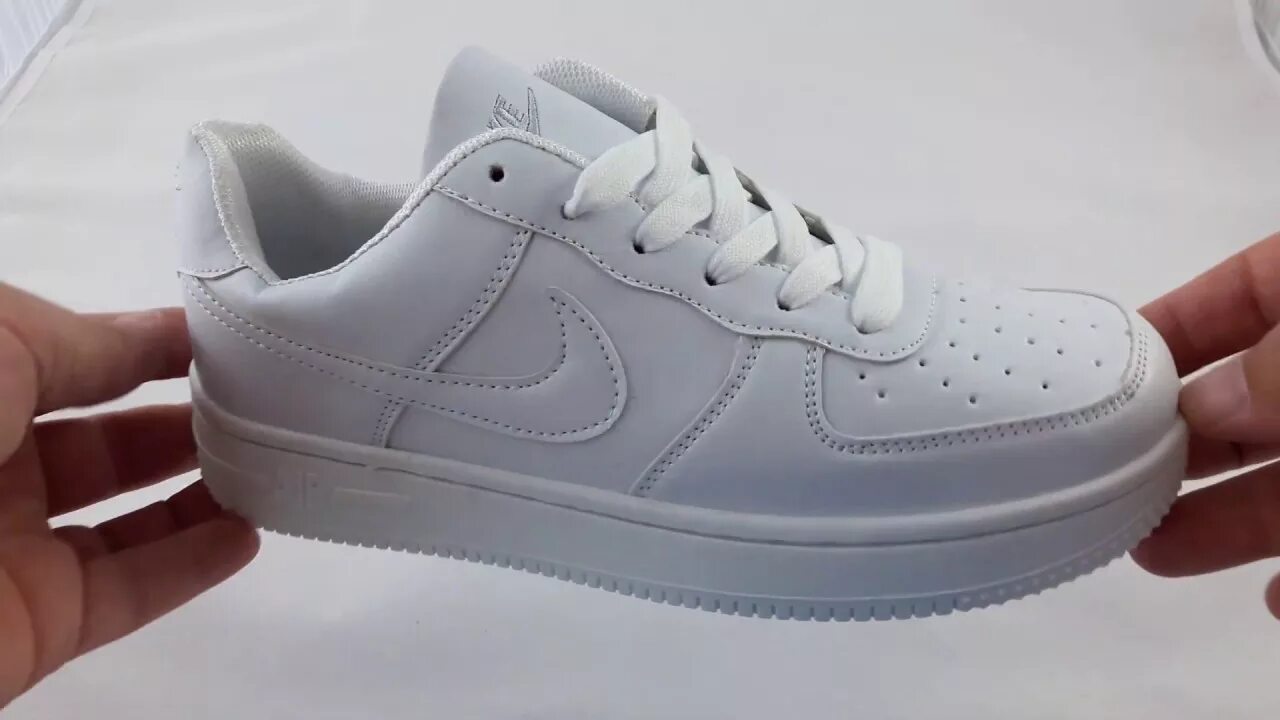 Как отличить форсы. Nike Air Force паленые. Nike Air Force паль. Паленые найк АИР Форс 1. Nike Force 1 паль.