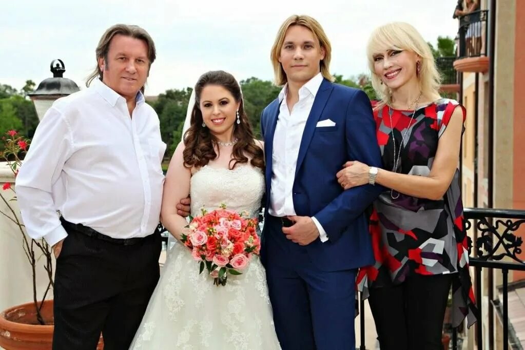 Сколько лет лозе. Виноград преображение формировка. Лоза композитор. Схема правильной обрезки винограда. Сколько лет лозе.