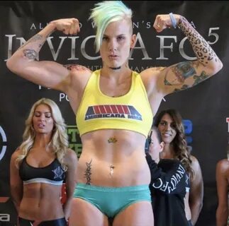 Flexin on em #bareknuckle #boxing #queen #ufc #mma #rowdybec #boss 