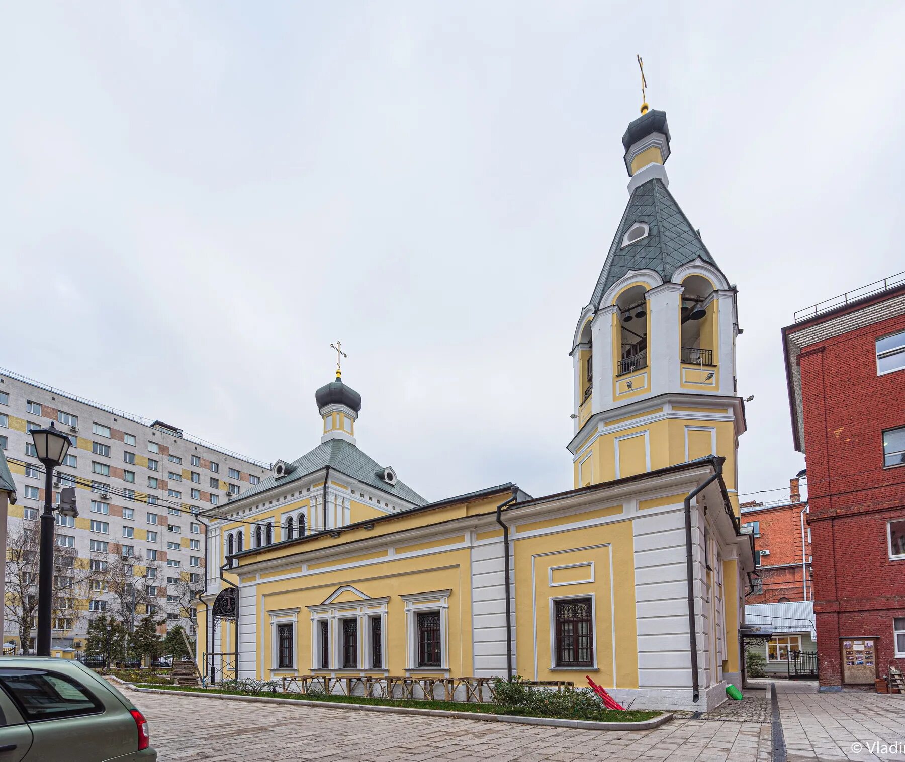 Храм в старых панех. Храм прп. марона. буклет храма марона пустынника. москва якиманка сирийская церковь. храм марона пустынника картинки.